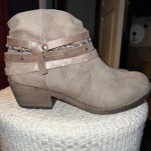 Jellypop ankle booties